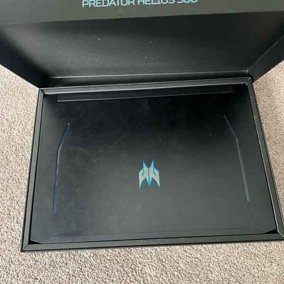 Predator Helios 300 Gaming Set - Picture 2 of 8